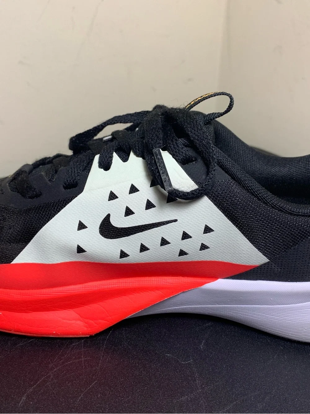Boys Nike Sonic Fly Sneakers (Size 5Y US) Good Condition
